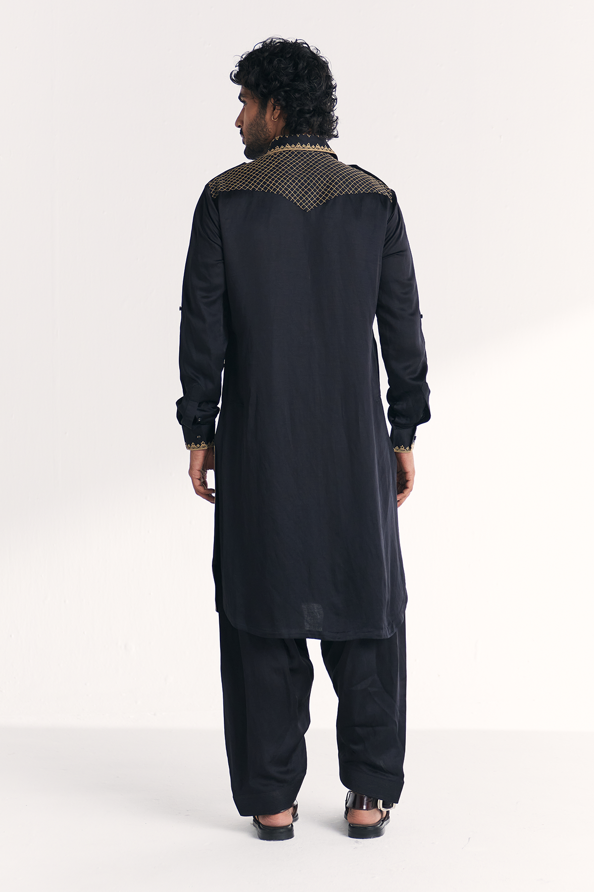 Karan Sharma In Wajad Black Pathani Kurta Set