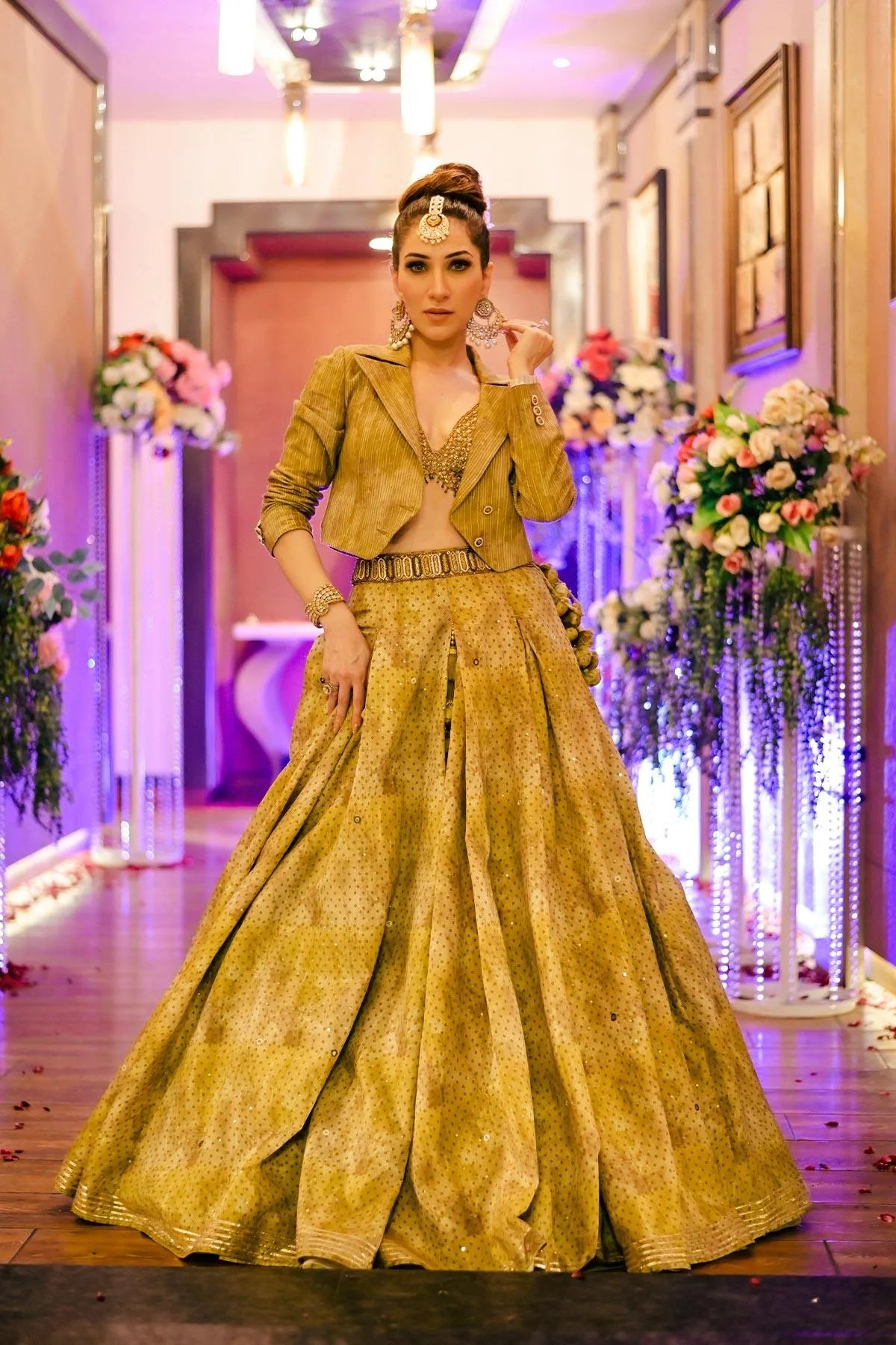 alisha-ohri-in-qahr-minimal-printed-lehenga-with-chundri-print-blouse-studio-bagechaa-1 - Studio Bagechaa
