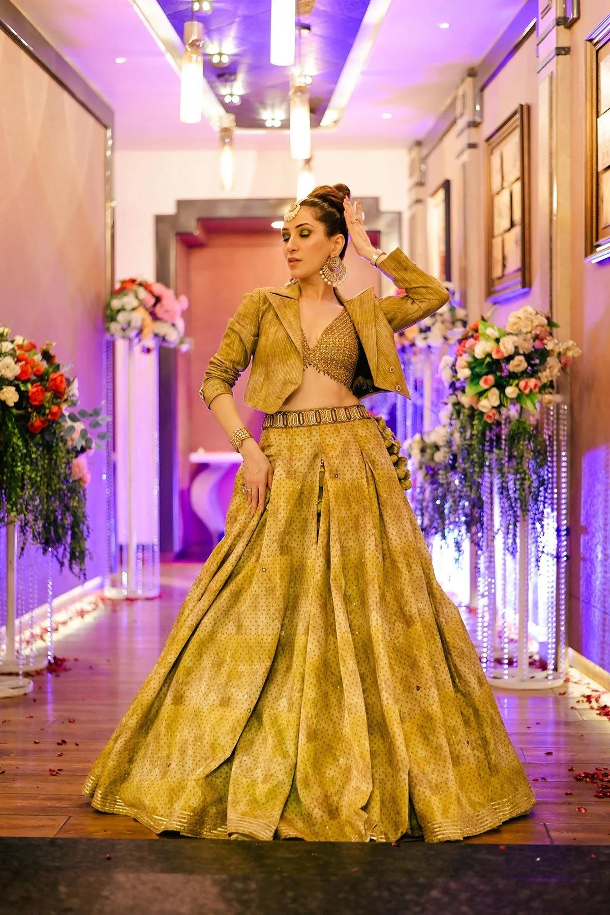 alisha-ohri-in-qahr-minimal-printed-lehenga-with-chundri-print-blouse-studio-bagechaa-2 - Studio Bagechaa