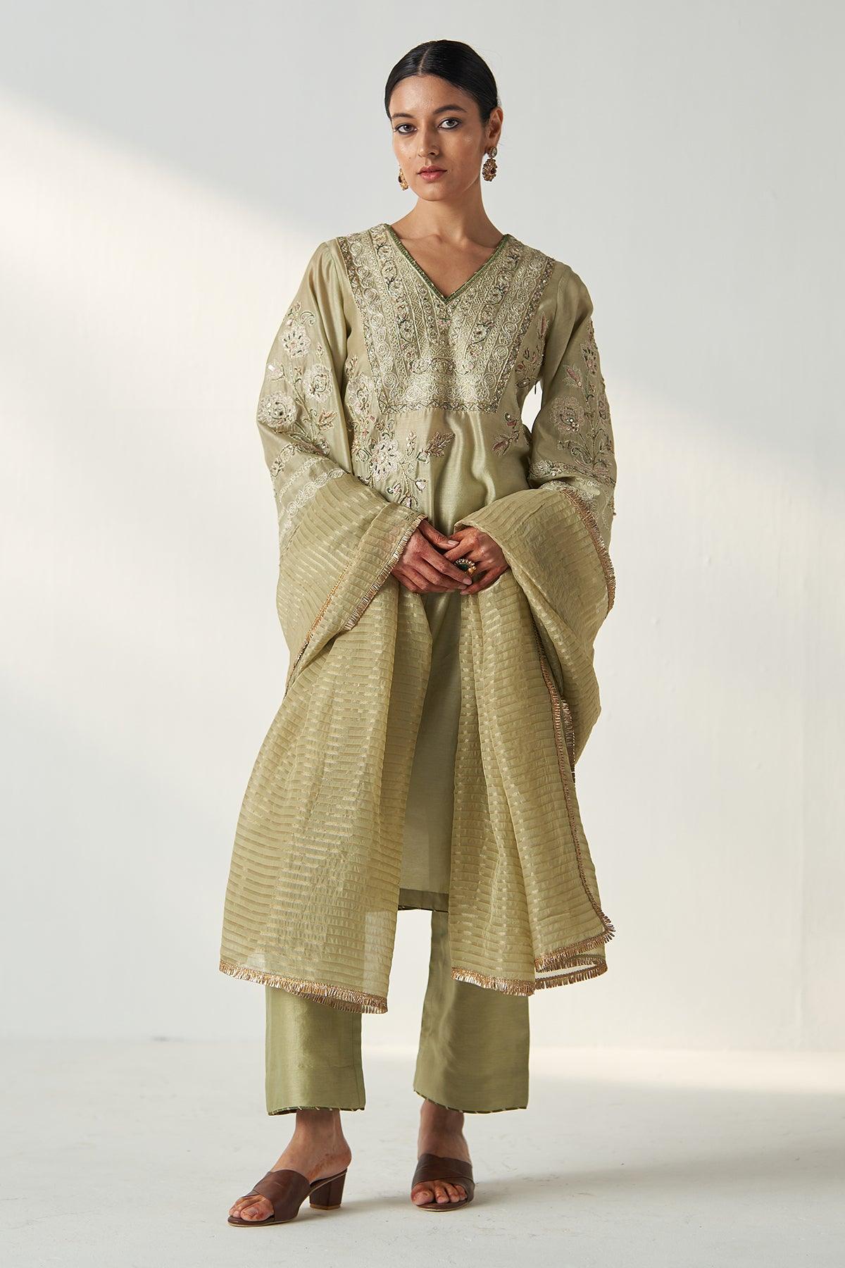 ROOP GREEN KURTA PANT SET - Studio Bagechaa