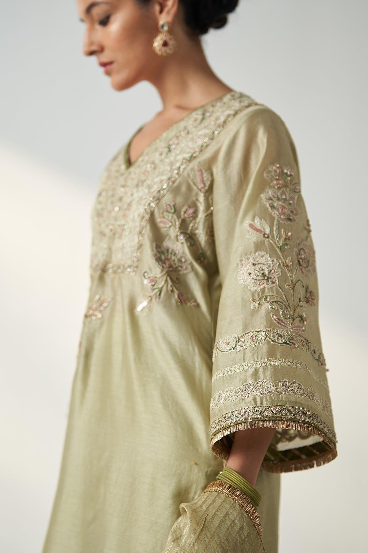 ROOP GREEN KURTA PANT SET - Studio Bagechaa