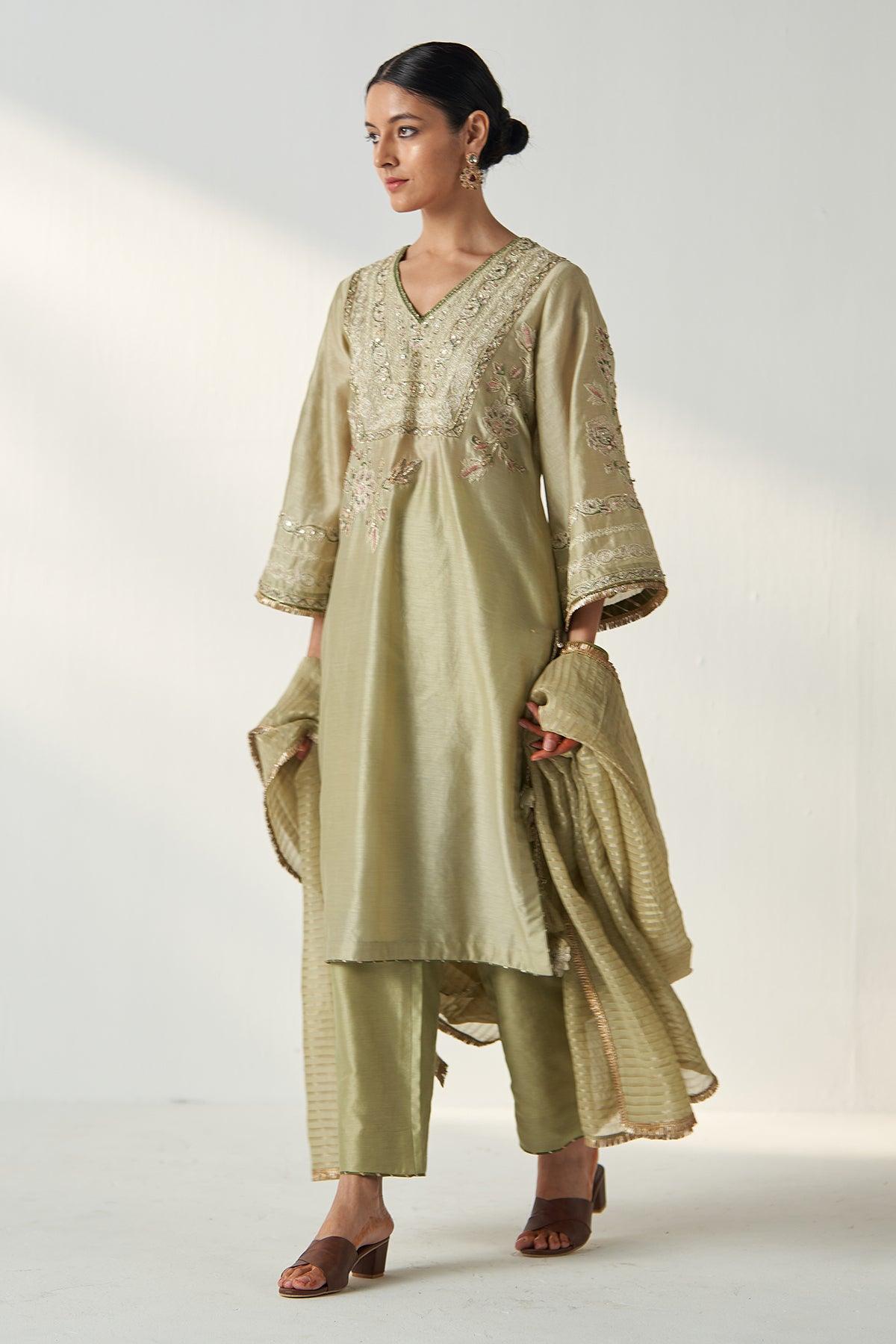 ROOP GREEN KURTA PANT SET - Studio Bagechaa