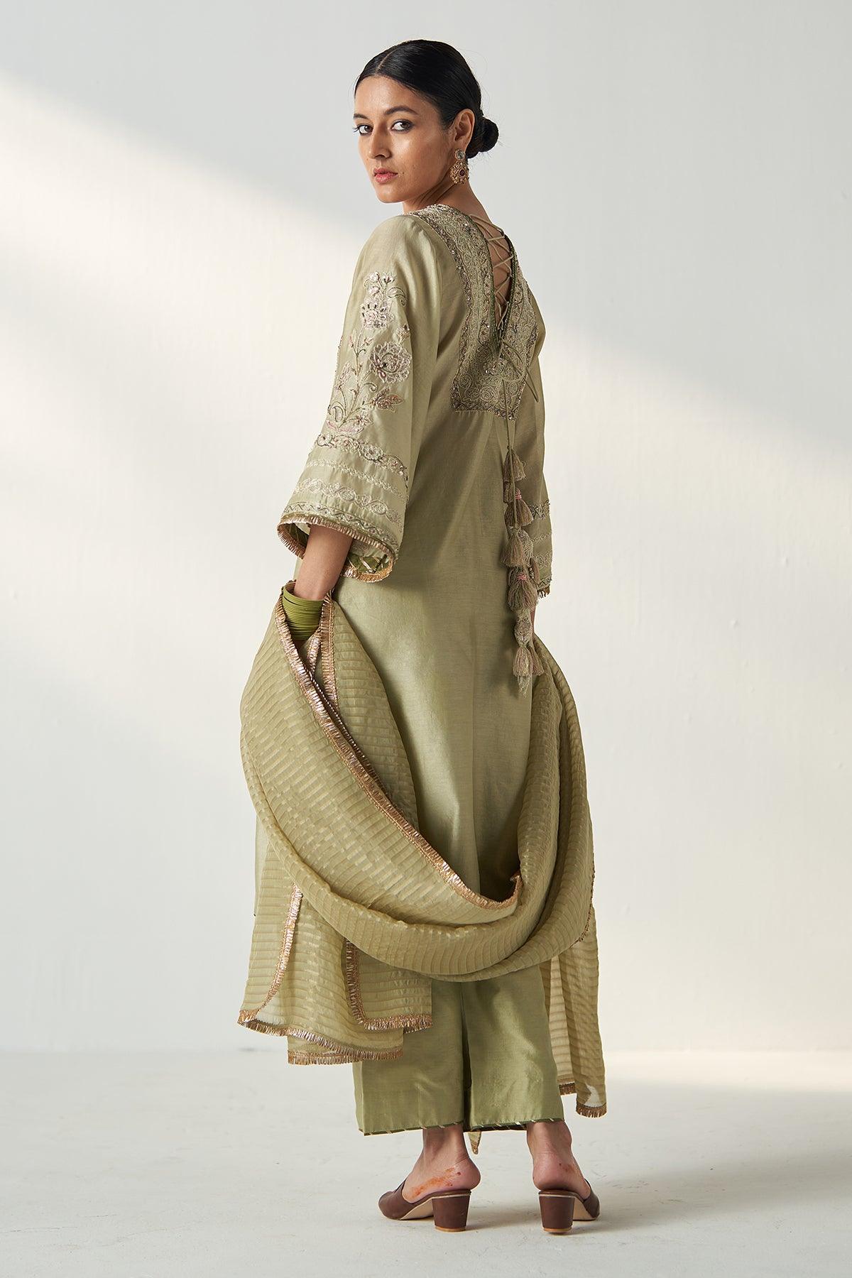 ROOP GREEN KURTA PANT SET - Studio Bagechaa