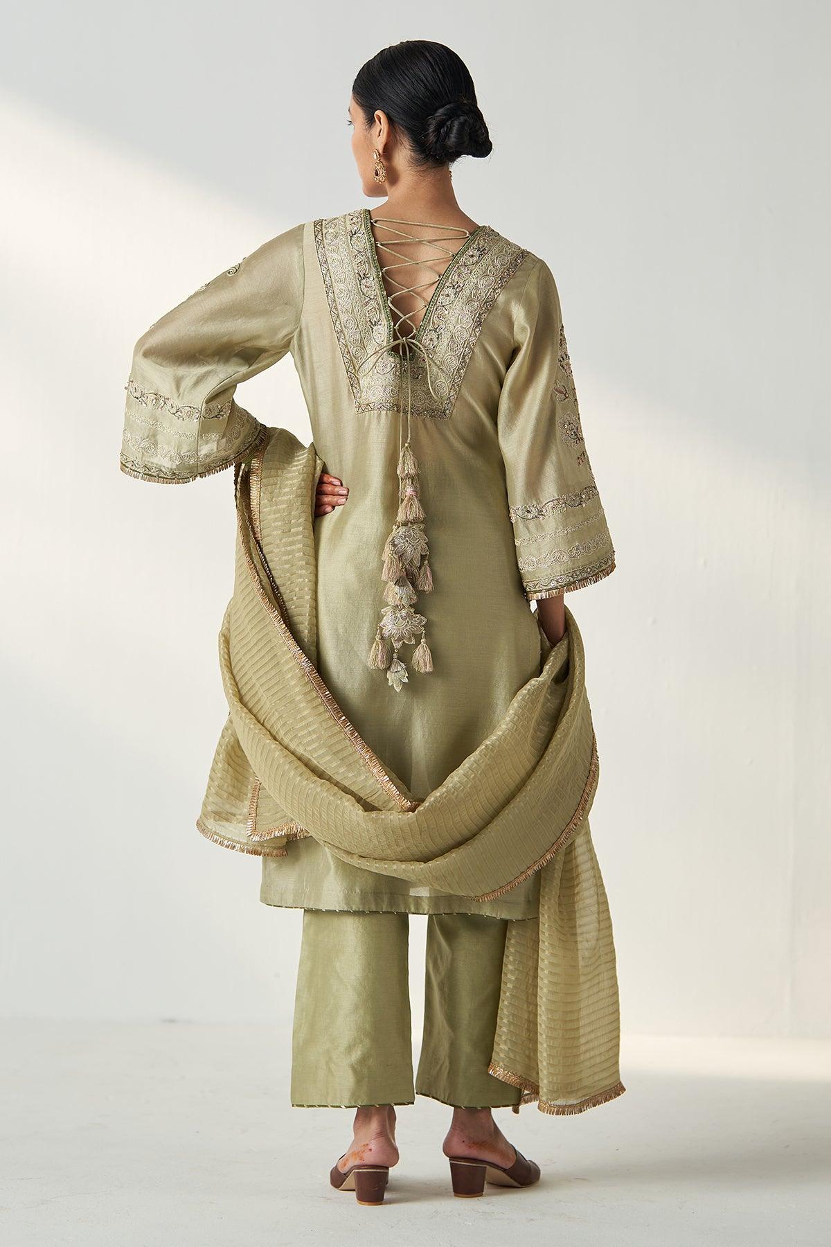 ROOP GREEN KURTA PANT SET - Studio Bagechaa