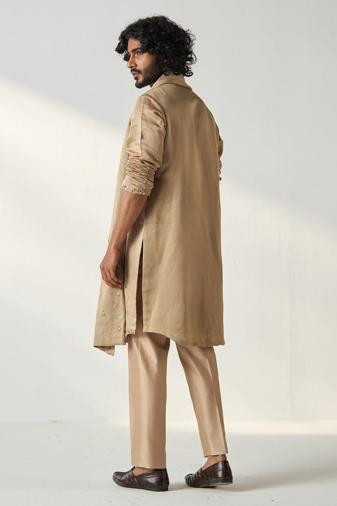 VIVAAN KURTA PANT STOLE SET - Studio Bagechaa