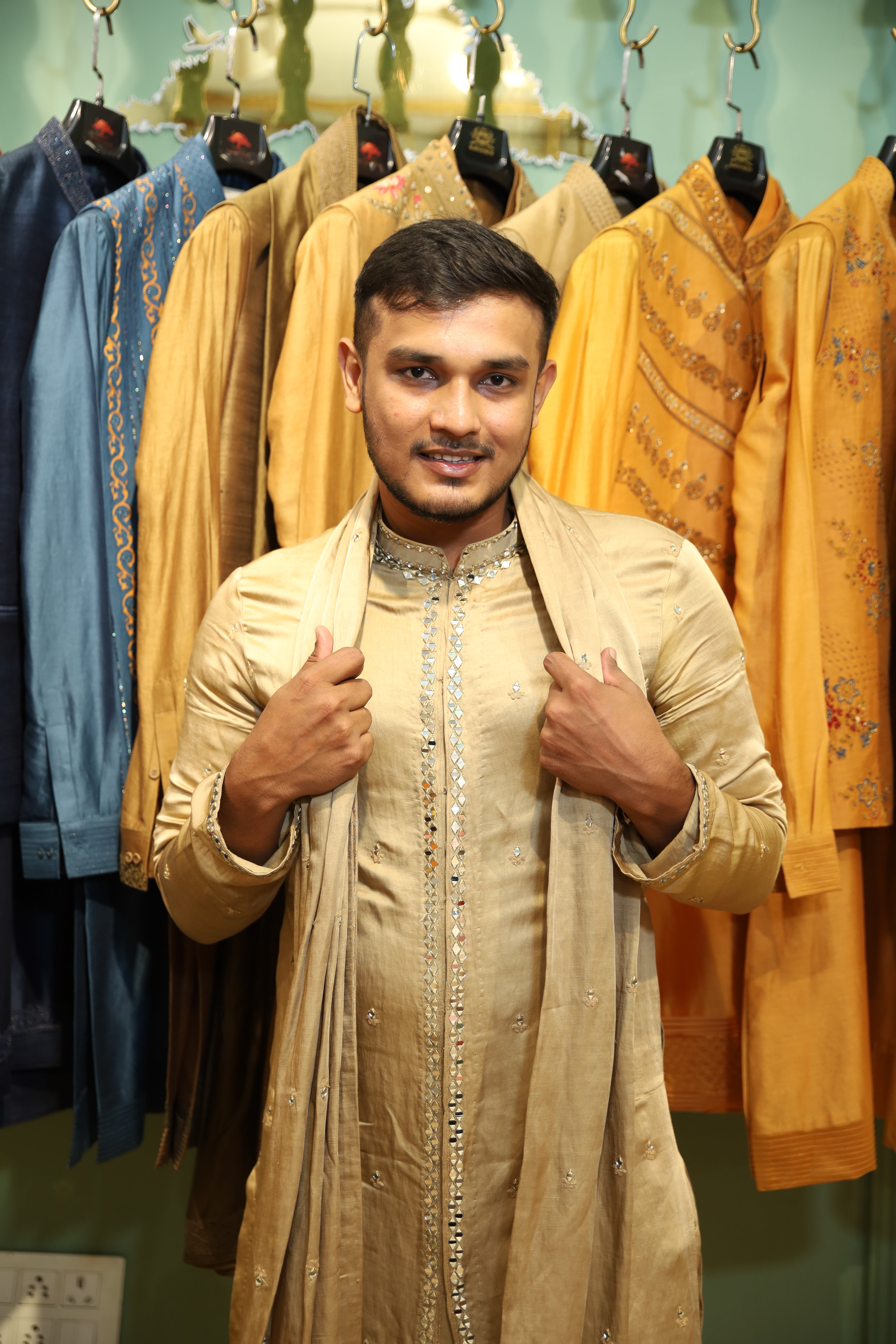 Devan Pandey In Vivaan Kurta Pant Stole Set