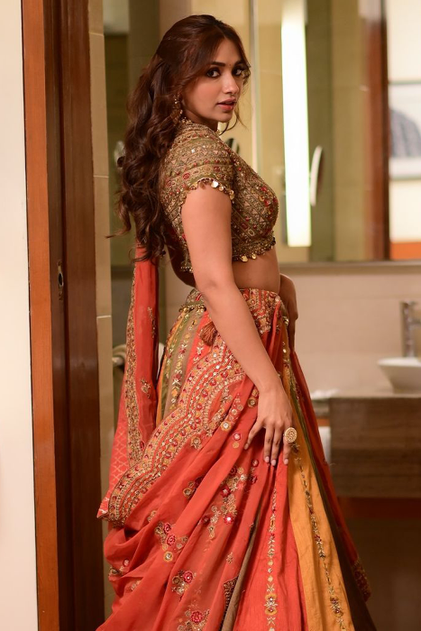 Jiya Shankar In Arohi Multi Color Lehenga Set