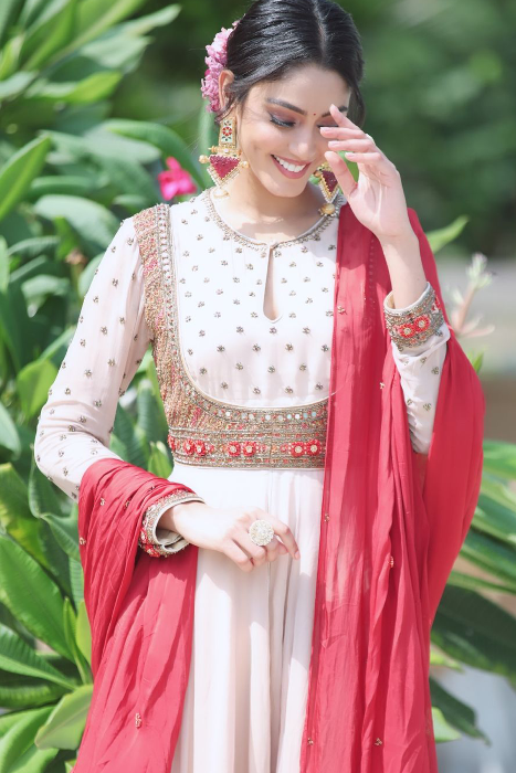 Sana Makbul In Charvi Snow White Pink Anarkali Set