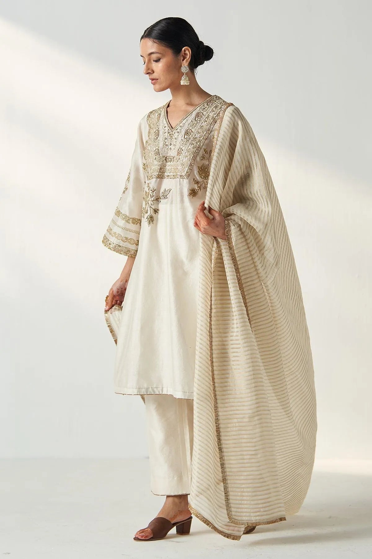 aakriti-and-anushka-in-roop-ivory-kurta-pant-set-studio-bagechaa-4 - Studio Bagechaa