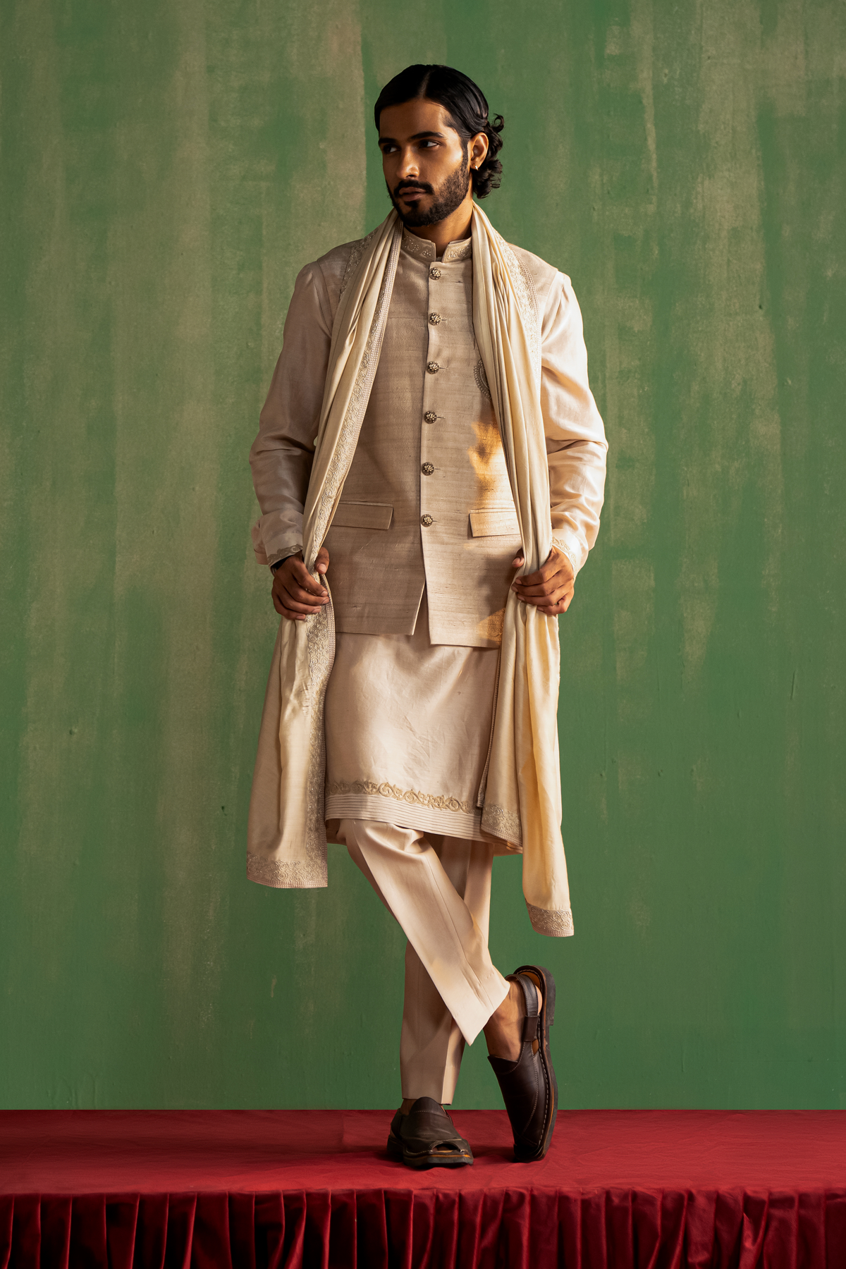 AARNIK BEIGE STOLE