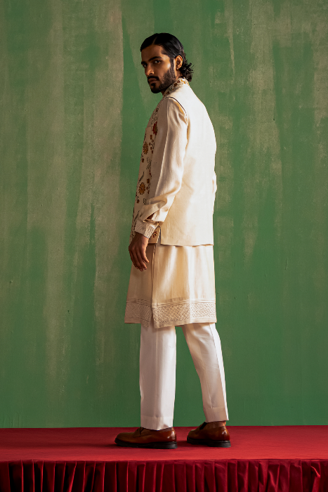 VEDANT IVORY BUNDI SET